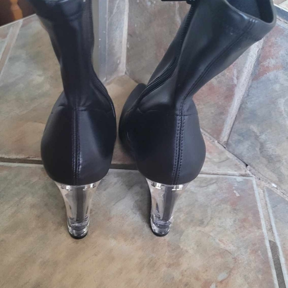 Black bootie - Picture 4 of 7